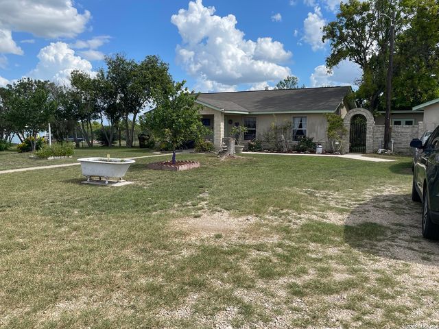 402 County Road 574, Castroville, TX 78009