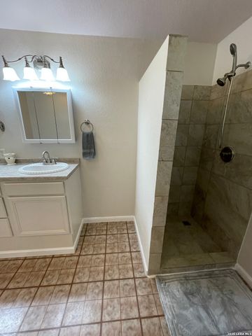 402 County Road 574, Castroville, TX 78009
