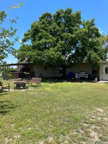 402 County Road 574, Castroville, TX 78009