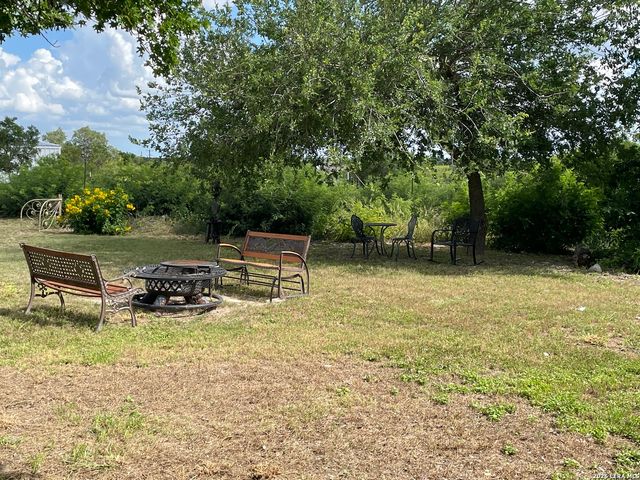 402 County Road 574, Castroville, TX 78009