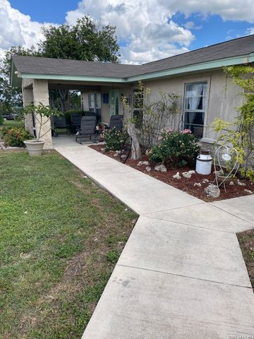402 County Road 574, Castroville, TX 78009