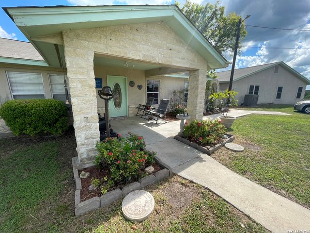402 County Road 574, Castroville, TX 78009