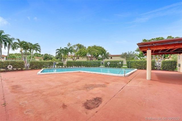 8925 Springtree Lakes Dr, Sunrise, FL 33351