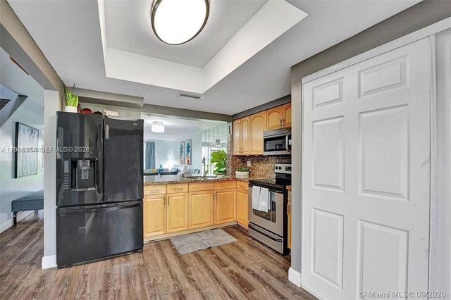 8925 Springtree Lakes Dr, Sunrise, FL 33351