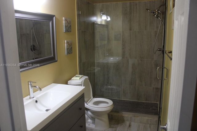 8925 Springtree Lakes Dr, Sunrise, FL 33351