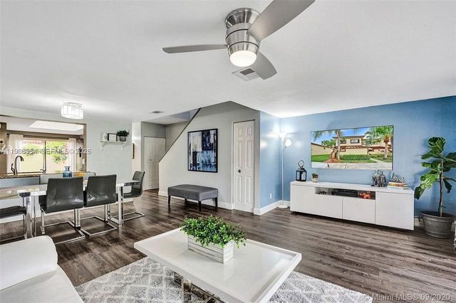 8925 Springtree Lakes Dr, Sunrise, FL 33351