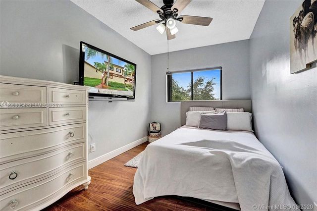 8925 Springtree Lakes Dr, Sunrise, FL 33351