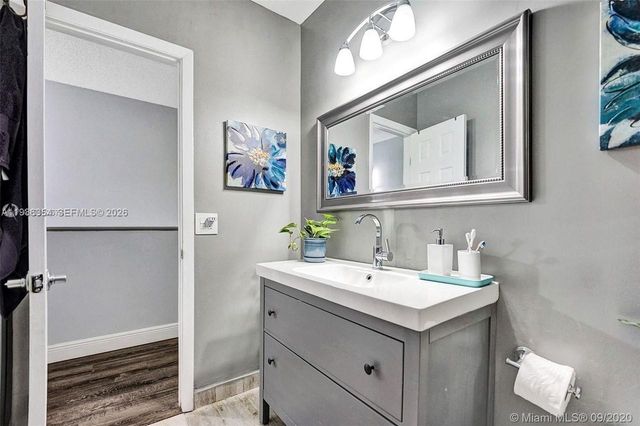 8925 Springtree Lakes Dr, Sunrise, FL 33351