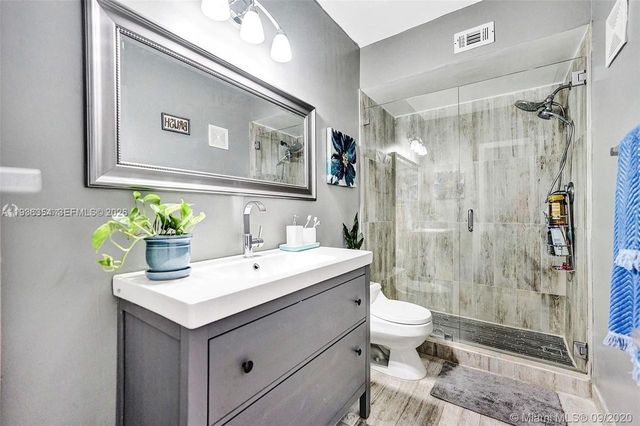 8925 Springtree Lakes Dr, Sunrise, FL 33351