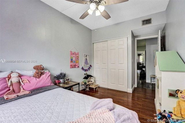 8925 Springtree Lakes Dr, Sunrise, FL 33351