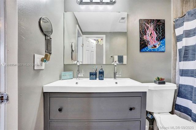 8925 Springtree Lakes Dr, Sunrise, FL 33351