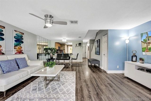 8925 Springtree Lakes Dr, Sunrise, FL 33351