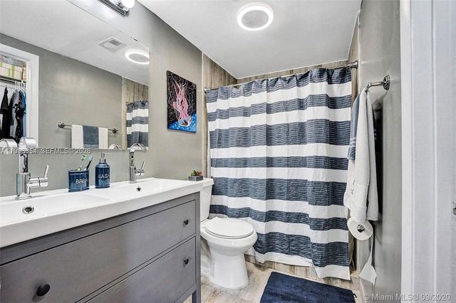 8925 Springtree Lakes Dr, Sunrise, FL 33351