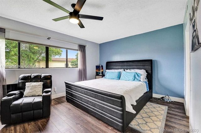 8925 Springtree Lakes Dr, Sunrise, FL 33351