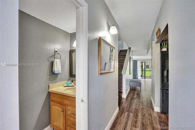 8925 Springtree Lakes Dr, Sunrise, FL 33351