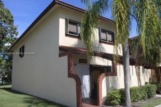 8925 Springtree Lakes Dr, Sunrise, FL 33351