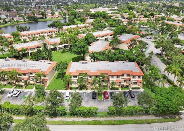 8925 Springtree Lakes Dr, Sunrise, FL 33351