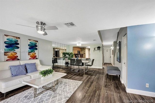 8925 Springtree Lakes Dr, Sunrise, FL 33351