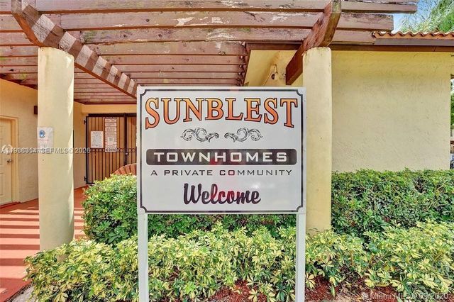 8925 Springtree Lakes Dr, Sunrise, FL 33351