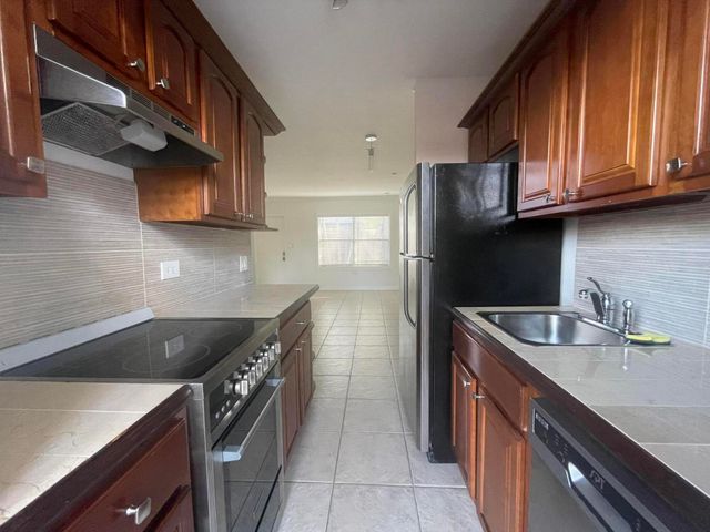 1021 N Victoria Park Road 3, Fort Lauderdale, FL 33304