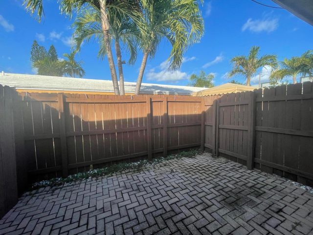 1021 N Victoria Park Road 3, Fort Lauderdale, FL 33304