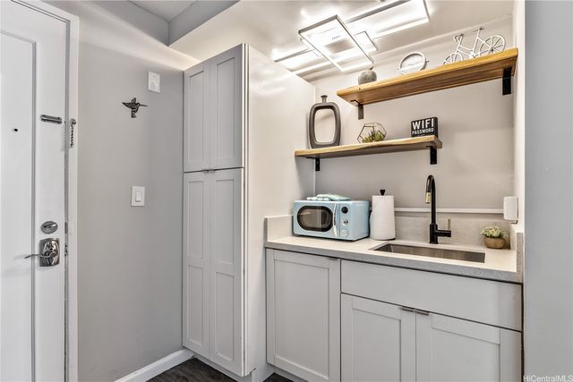 134 Kapahulu Avenue 700, Honolulu, HI 96815