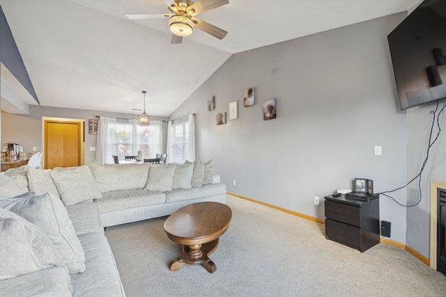 145 Penny Lane 1, Sycamore, IL 60178