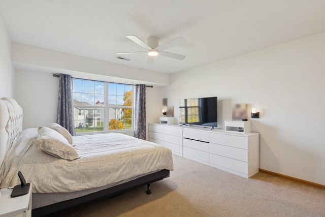 145 Penny Lane 1, Sycamore, IL 60178