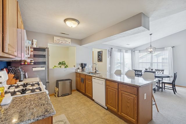 145 Penny Lane 1, Sycamore, IL 60178