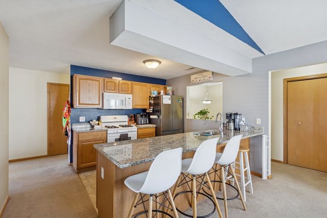 145 Penny Lane 1, Sycamore, IL 60178