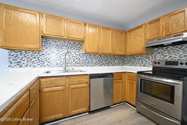 10513 Bayport Rd, Louisville, KY 40299