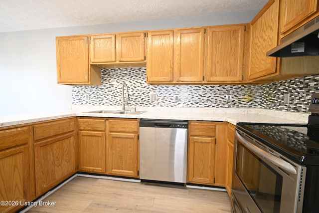 10513 Bayport Rd, Louisville, KY 40299