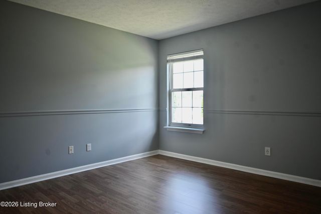10513 Bayport Rd, Louisville, KY 40299