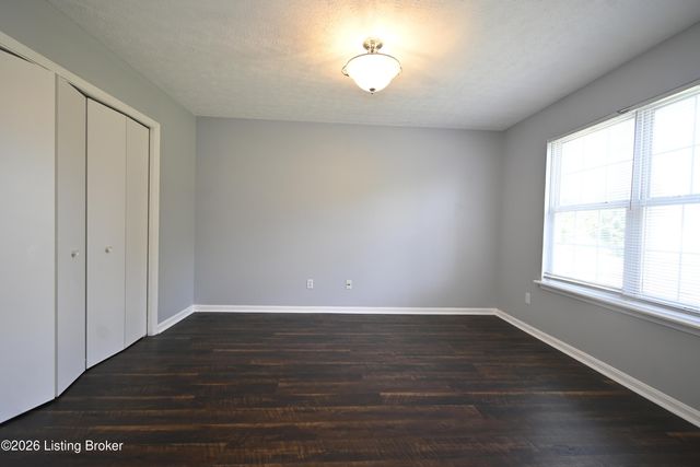10513 Bayport Rd, Louisville, KY 40299
