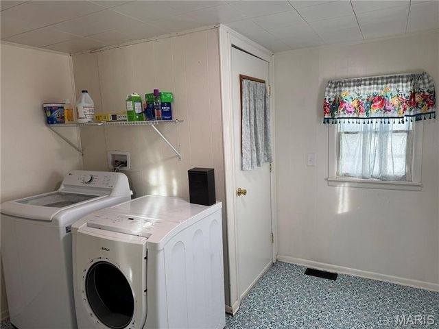 106 S Levering Avenue, Hannibal, MO 63401