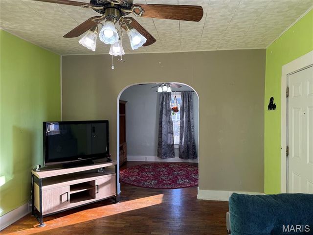 106 S Levering Avenue, Hannibal, MO 63401