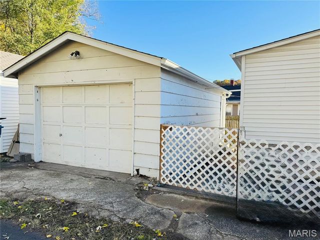 106 S Levering Avenue, Hannibal, MO 63401