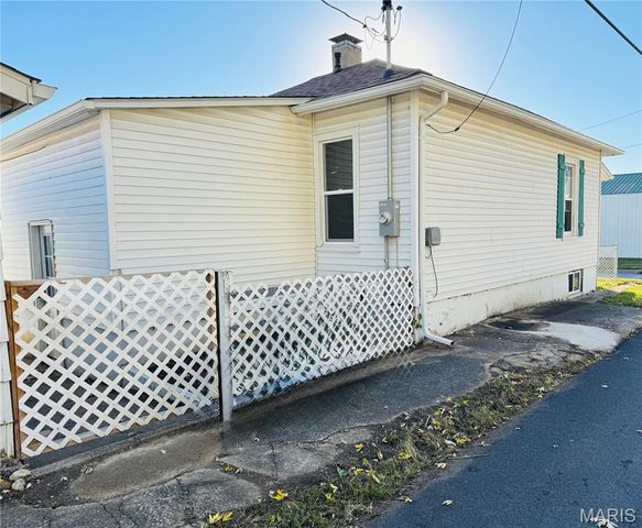 106 S Levering Avenue, Hannibal, MO 63401