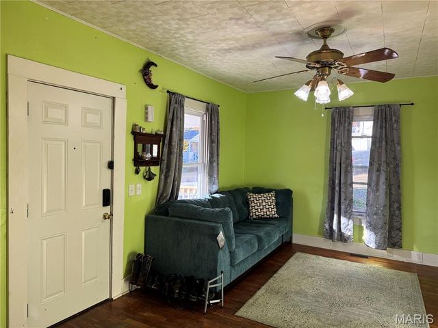 106 S Levering Avenue, Hannibal, MO 63401