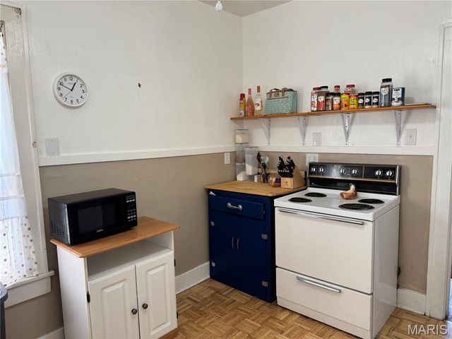 106 S Levering Avenue, Hannibal, MO 63401