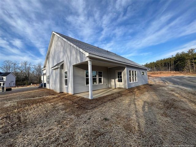 827 Southerland Peak N Drive, Raeford, NC 28376
