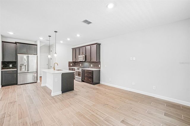 7524 DEER VALLEY CIRCLE, Tampa, FL 33635