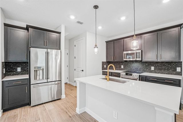 7524 DEER VALLEY CIRCLE, Tampa, FL 33635