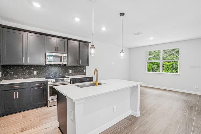 7524 DEER VALLEY CIRCLE, Tampa, FL 33635