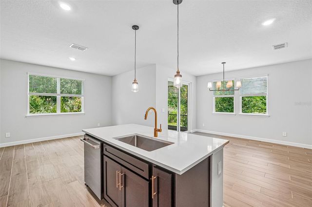 7524 DEER VALLEY CIRCLE, Tampa, FL 33635