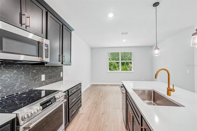 7524 DEER VALLEY CIRCLE, Tampa, FL 33635