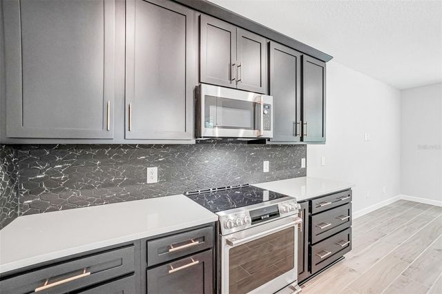 7524 DEER VALLEY CIRCLE, Tampa, FL 33635