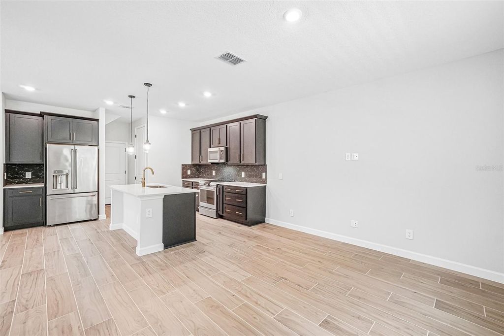 Image 13 of property listing at 7524 DEER VALLEY CIRCLE, Tampa, FL 33635