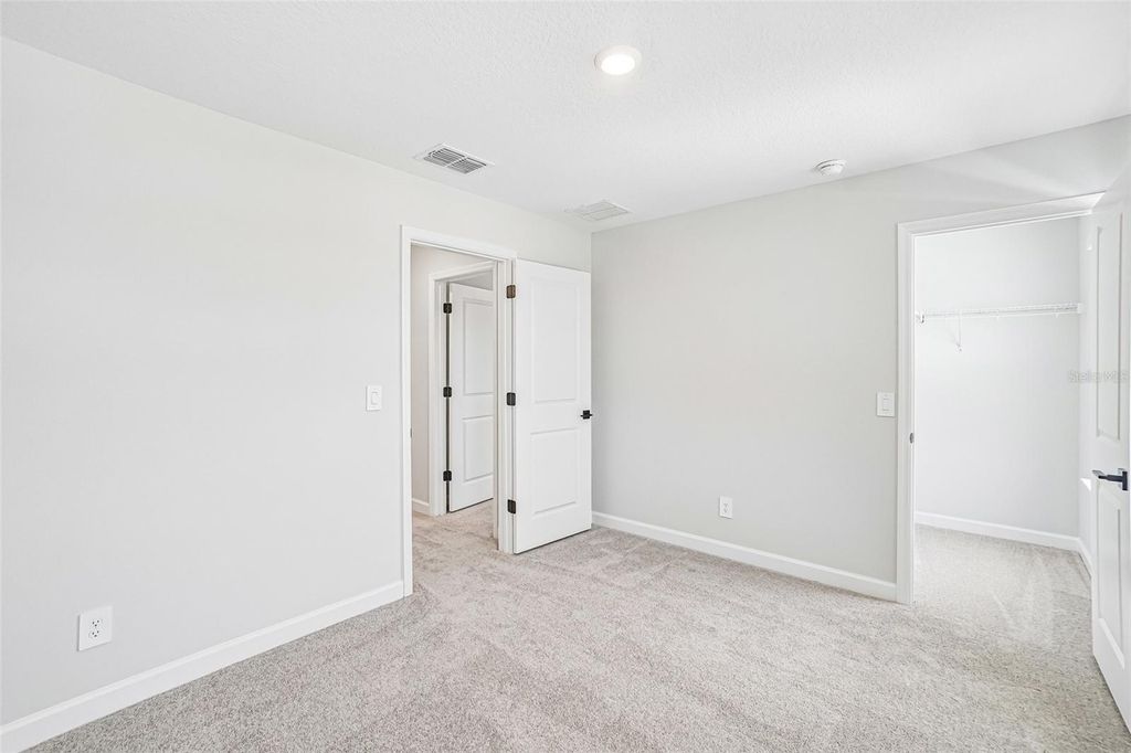 Image 38 of property listing at 7524 DEER VALLEY CIRCLE, Tampa, FL 33635