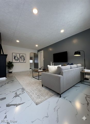 513 Gulf Road, Elyria, OH 44035